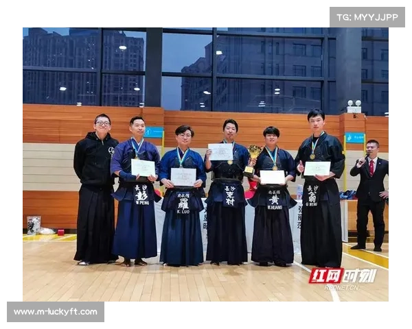 赛场化身交流平台，多家道馆热身区自发组织跨馆技术切磋